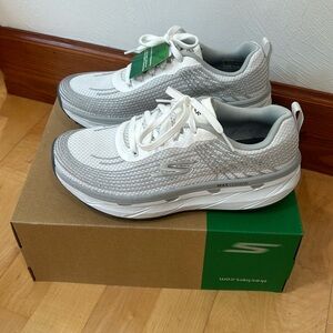 NEW Women’s Sketcher Golf Shoes